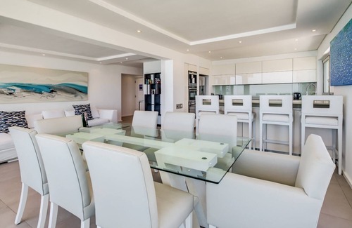 Clifton Apartment | Clifton Apartment on the Waters Edge (Ocean Breeze)