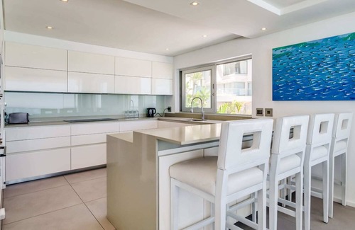 Clifton Apartment | Clifton Apartment on the Waters Edge (Ocean Breeze)