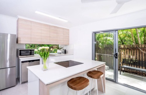 Clifton Beach Apartment | Clifton Beach Waterfront 2BR Stylish Home