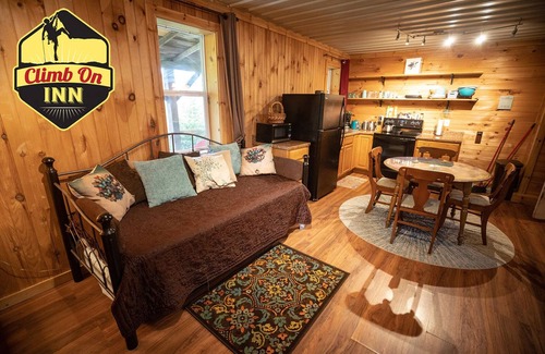 Pine Ridge Apartment | Climb On Inn~ Studio~ Naturally Gorgeous~Rock Climbing -Red River Gorge~Cozy