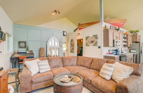 Lane Cottage | Clinton Lake Vacation Rentals.Charlie’s Lakeside Cottage! Beautiful lake views!