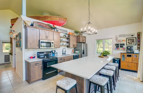 Lane Cottage | Clinton Lake Vacation Rentals.Charlie’s Lakeside Cottage! Beautiful lake views!