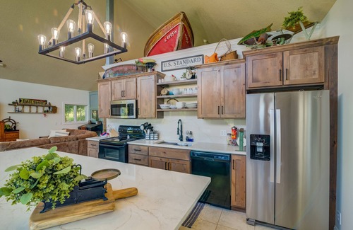 Lane Cottage | Clinton Lake Vacation Rentals.Charlie’s Lakeside Cottage! Beautiful lake views!