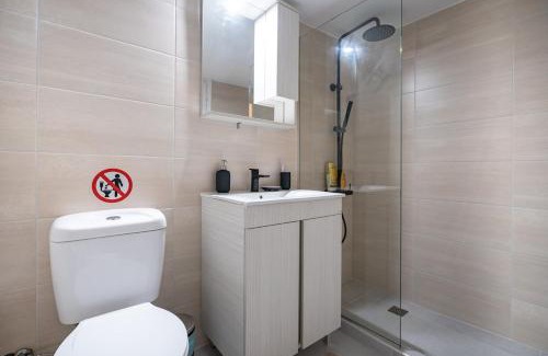 New Kypseli Apartment | Clio 3BR apartment in Kypseli by ΜΡS