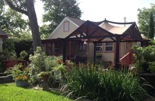 Clear Lake Shores Cottage | Clipper House Inn Cottage
