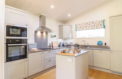 Barnsdale Cottage | CLIPSHAM, pet friendly, with open fire in Exton, Rutland