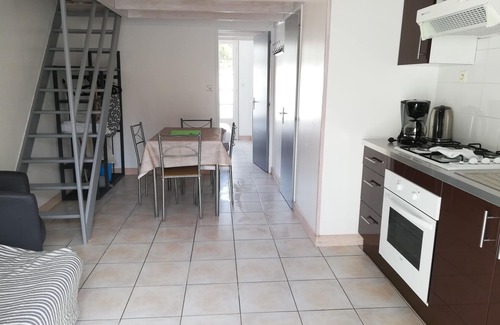Rivedoux-Plage Cottage | CLOS DES PINS *, cottage for 4 PEOPLE, 2 BEDROOMS, PRIVATE PATIO, SWIMMING POOL