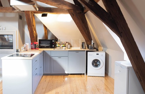 Auxerre Apartment | Clos St Eusèbe, 4-star furnished apartment in the heart of town.
