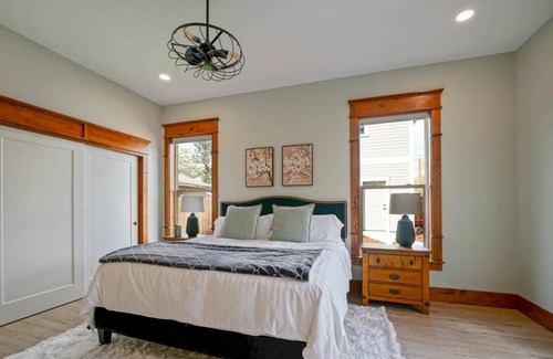 Independence House | Close access to the Willamette Valley Wineries