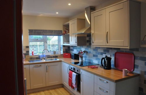 Holt House | Close-by is a spacious pet friendly bungalow close to the Quay - a hidden gem