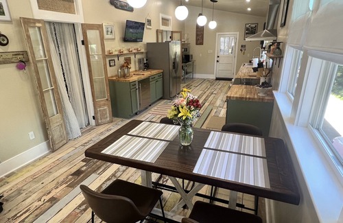 Old Town Cottage | Close to Beach, Depot District, Renovated Historic Home, WiFi, Near restaurants