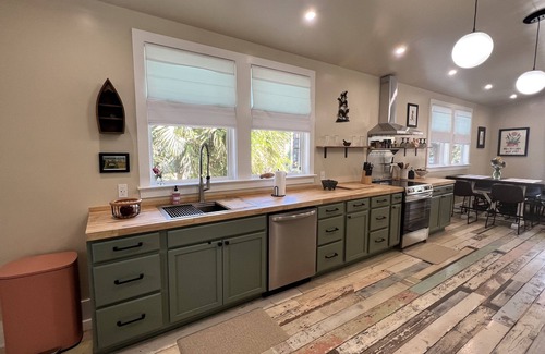 Old Town Cottage | Close to Beach, Depot District, Renovated Historic Home, WiFi, Near restaurants