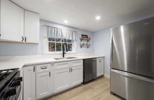 West Chatham Cottage | Close to Beach Renovated Dog Friendly Cape Cottage