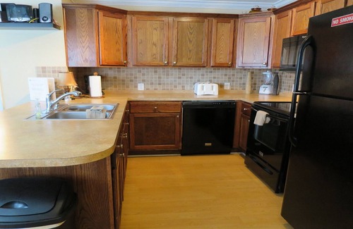 Ilexhurst Villa | Close to beach, trolley, shops and restaurants!