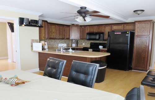 Ilexhurst Villa | Close to beach, trolley, shops and restaurants!