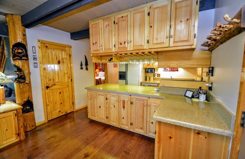 Camp Connell Cabin | Close to Bear Valley Ski Resort, Big Trees State Park, Hiking trails, and Lakes.