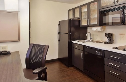 Ashley Oaks House | Close to Concord Park! Pet-friendly Suite with Private Kitchen! Parking, Gazebo!