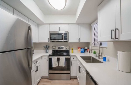 Cox Heights Apartment | Close to DT | Pool, Gym, Balcony, Parking, W/D