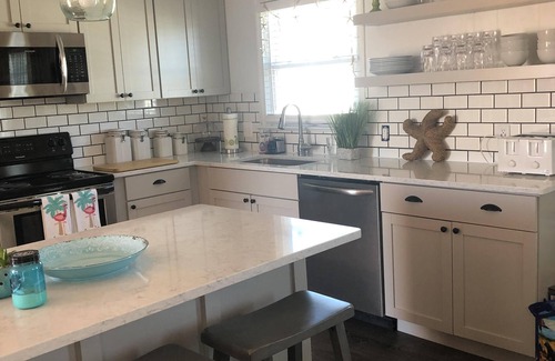 Nags Head Cottage | Close to EVERYTHING and only 5 minute walk to the beach.