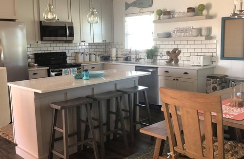 Nags Head Cottage | Close to EVERYTHING and only 5 minute walk to the beach.