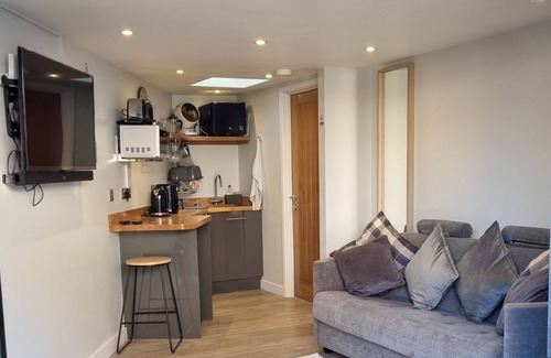 Cannards Grave Apartment | Close to Glastonbury Festival & Prison Tour & Kilver Court Outlets - Bath & West
