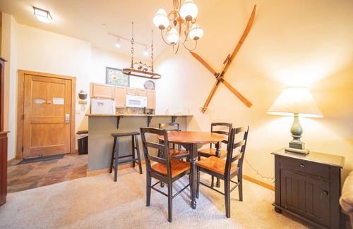 River Run Condo | Close to Gondola, Walk to Dining, Hot Tub