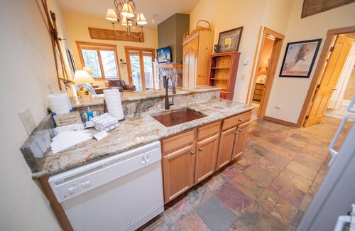 River Run Condo | Close to Gondola, Walk to Dining, Hot Tub