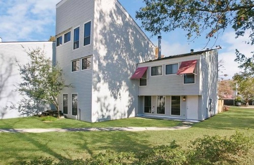 Baton Rouge House | Close to hospitals&I-10/2 bedroom/2bath/Townhome