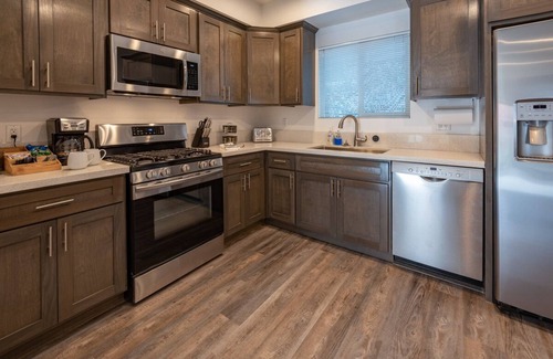 Willmore House | Close to it all! Long Beach 5bed/4bath