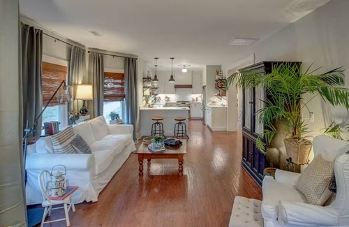 Lebanon House | Close to McKendree, Scott AFB & St. Louis