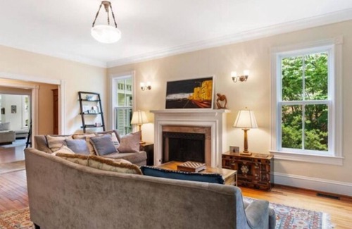 East Falls Church House | Close to Metro in Falls Church City