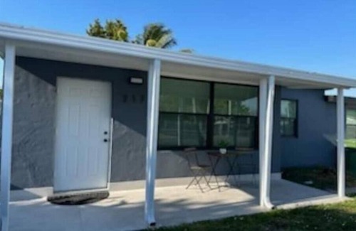 Hialeah House | close to Miami Airport