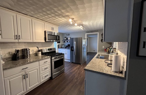 South Bend House | Close to ND Oasis - Remodeled kitchen with outdoor fire pit