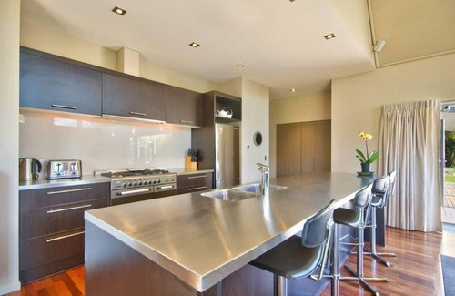 Arthur's Point House | Close to Queenstown and Ski fields with spa pool