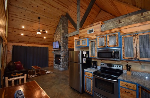 Hochatown Cabin | Close to restaurants, lake, state park & Safari.