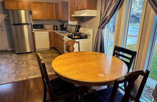 Billings House | Close to shopping and entertainment.