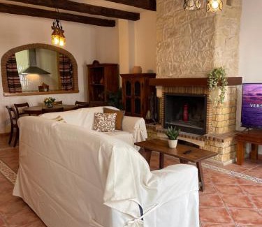 Guejar Sierra Apartment | Close to Sierra Nevada Casa Con Chimenea y Parking Las Golondrinas