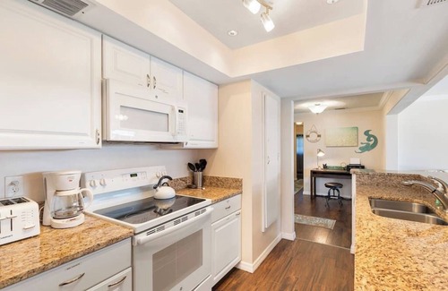 Gulf Gate Estates House | Close to Siesta Key, Shopping, Restaurants & More!