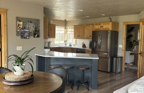 Athol House | Close to Silverwood Hot tub Game Room Fire Pit