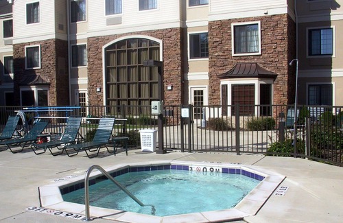 East Paris Condo | Close to the Airport! | Free Breakfast + Seasonal Outdoor Pool + Hot Tub