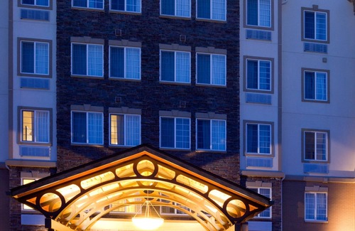Franklin Condo | Close to the Airport! | Indoor Pool + Hot Tub