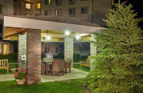 Franklin Condo | Close to the Airport! | Indoor Pool + Hot Tub