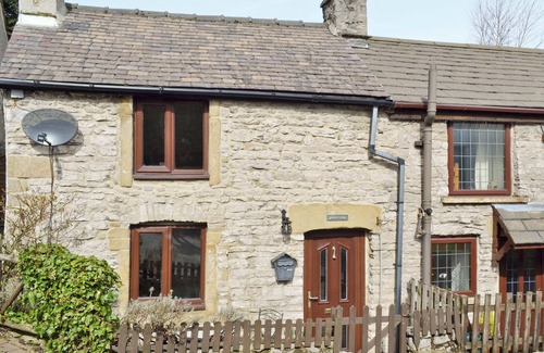 Peak District National Park Cottage | Close to the village centre with many walks and cycle routes from the doorstep.