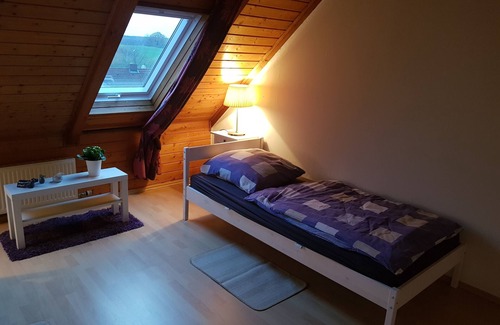 Veitsbronn Apartment | Close to town and yet rural - room up to 7 people on 84 sqm