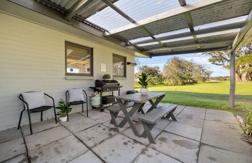 Yanakie Cottage | Closest accommodation to Wilsons Promontory National Park 500m from the entrance
