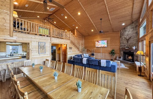 Bryson City Cabin | Cloud Nine Retreat; sleeps 16 | hot tub | gameroom