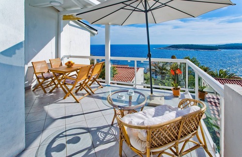 Krizni rat Apartment | Cloud- One bedroom apartment with Terrace and Sea View