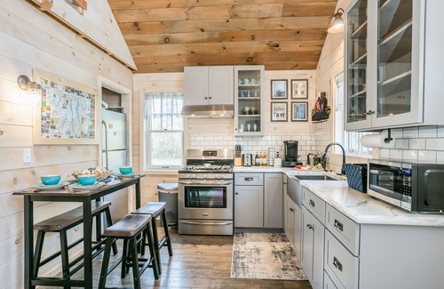Interlaken Cottage | 🍷CLOUD WINE COTTAGE FLX🍷secluded w/HOT TUB in the heart of wine country!