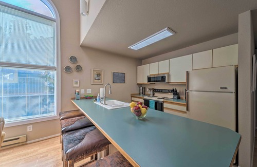 Cloudcroft House | Cloudcroft Townhome w/Deck - 1 Mi to Burro Ave!
