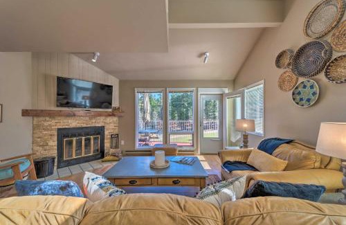 Cloudcroft House | Cloudcroft Townhome with Deck - 1 Mi to Burro Ave!
